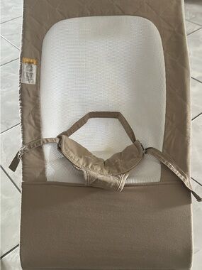 Neutral Brown Baby Bouncer Seat - Comfortable Infant Lounger